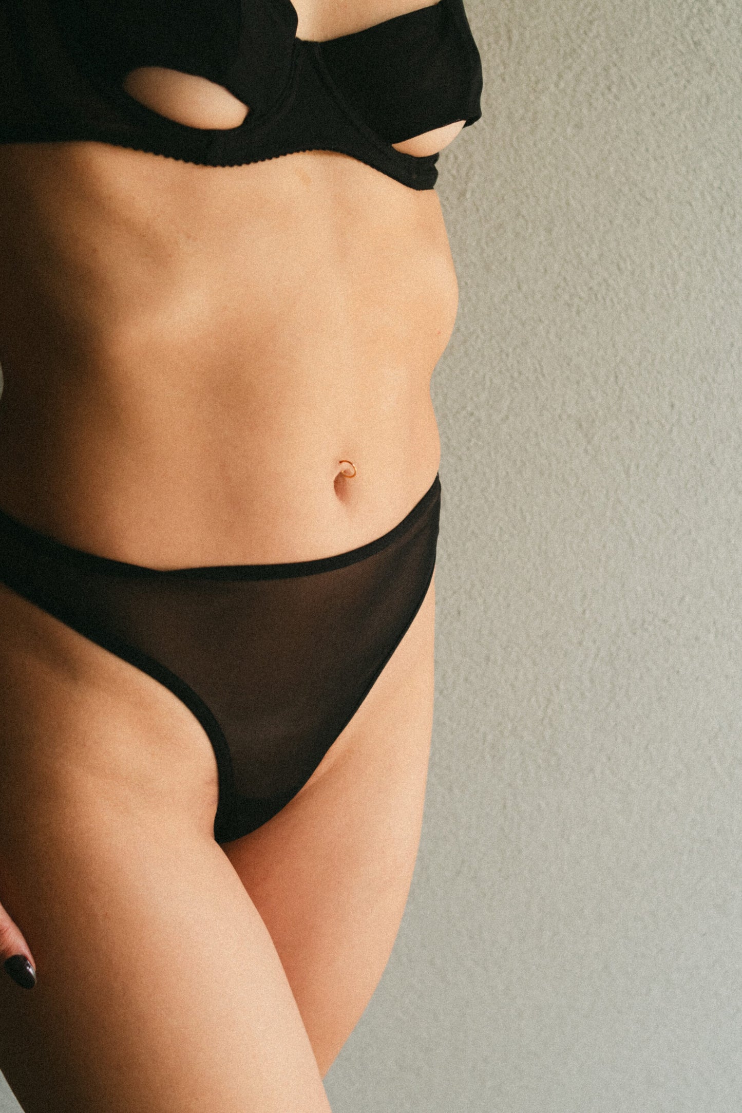 Mabel thong negro