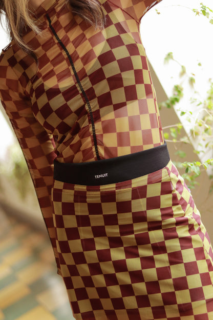 SkinPlay – Top mesh cuadros mostaza con vino tinto