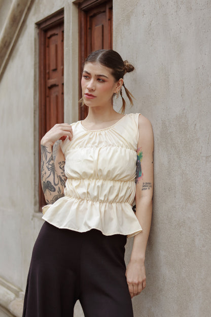 Gambit – Crop Top fruncido crema