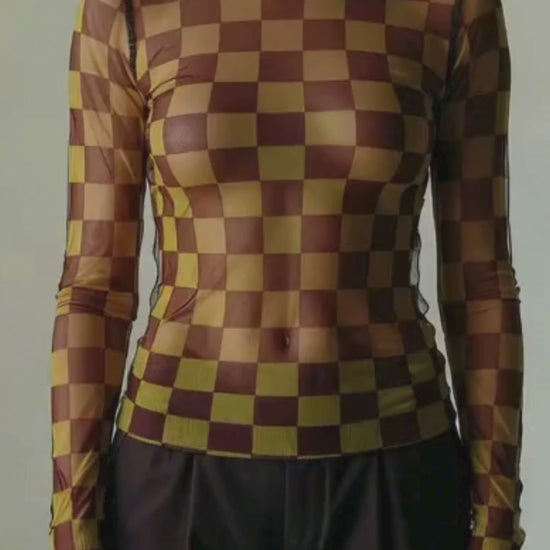 SkinPlay – Top mesh cuadros mostaza con vino tinto