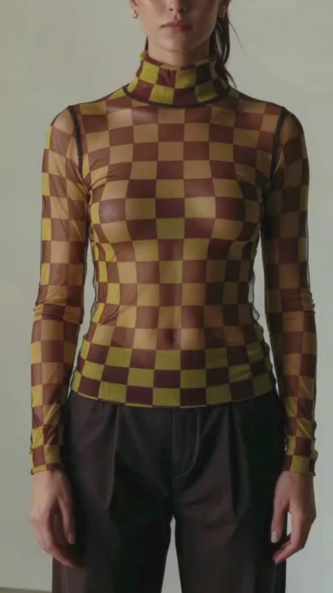 SkinPlay – Top mesh cuadros mostaza con vino tinto